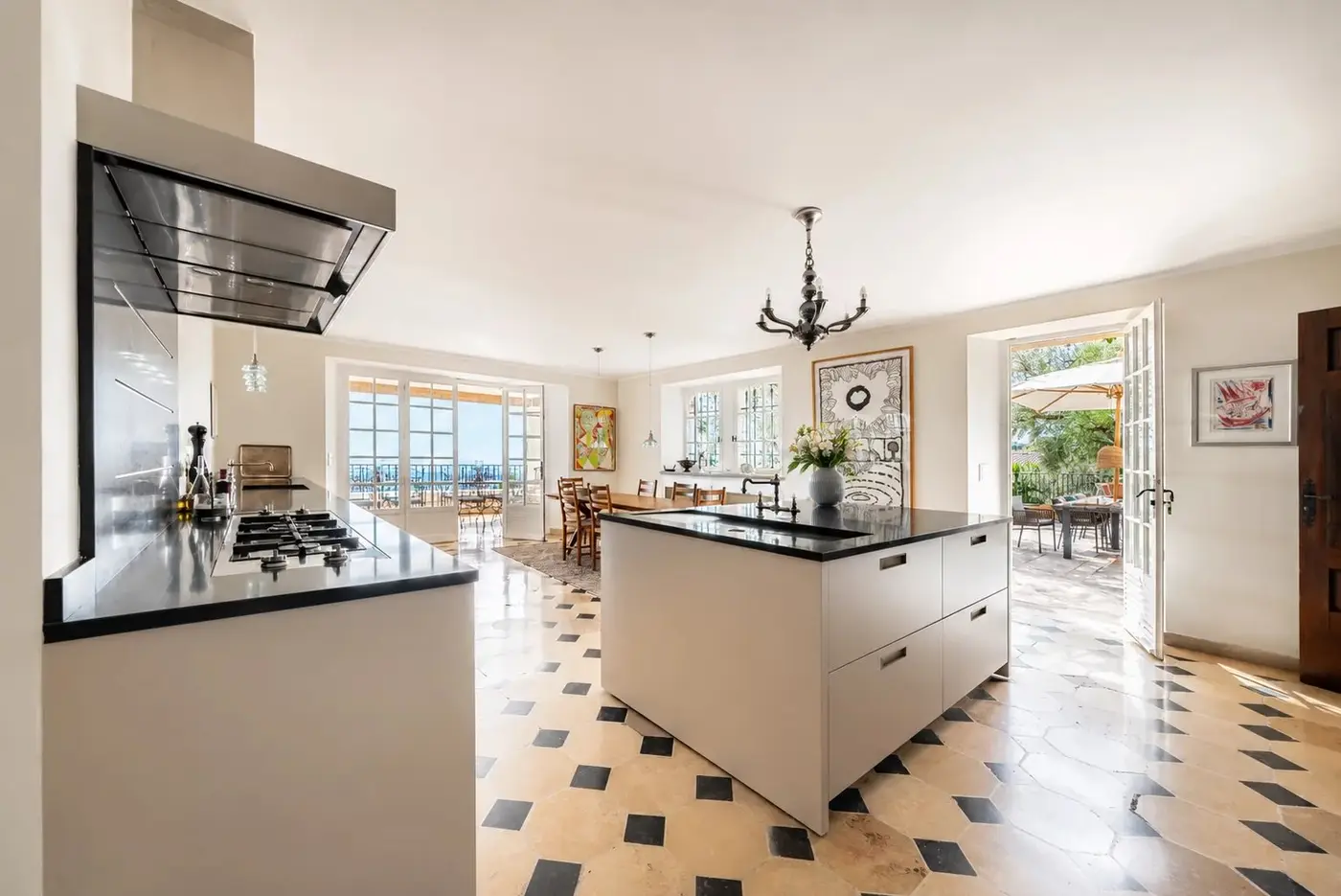  Image of Villa - 6 Bedrooms - 6 Bathrooms for Sale in Alpes-Maritimes-Vence-France, Image 13
