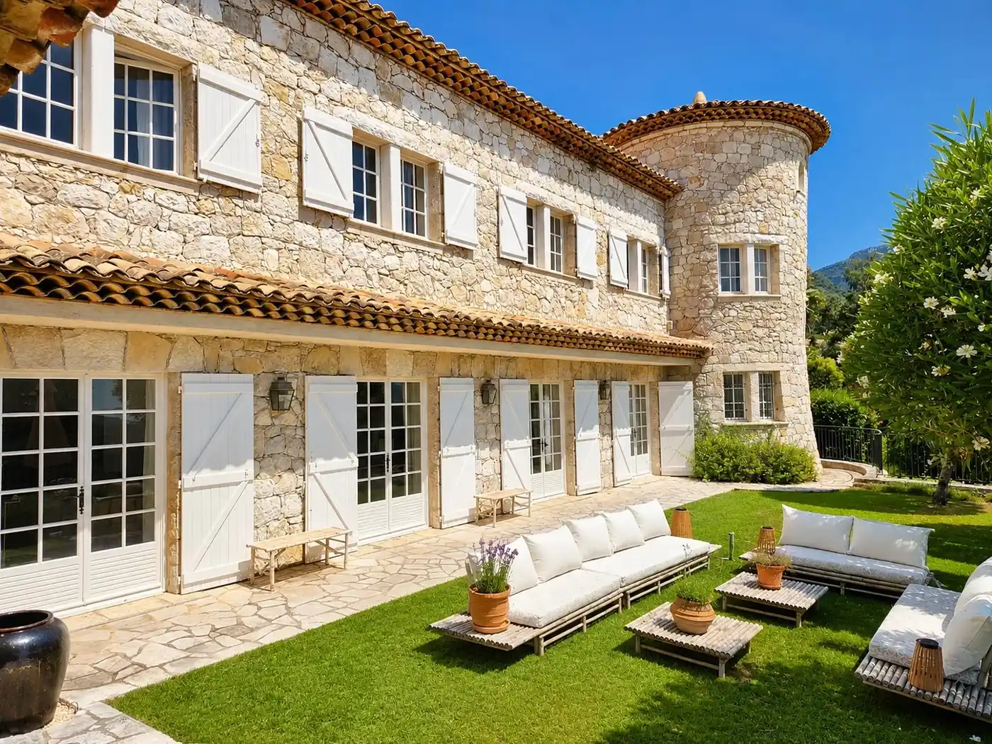 Image of Villa - 6 Bedrooms - 6 Bathrooms for Sale in Alpes-Maritimes-Vence-France, Image 5