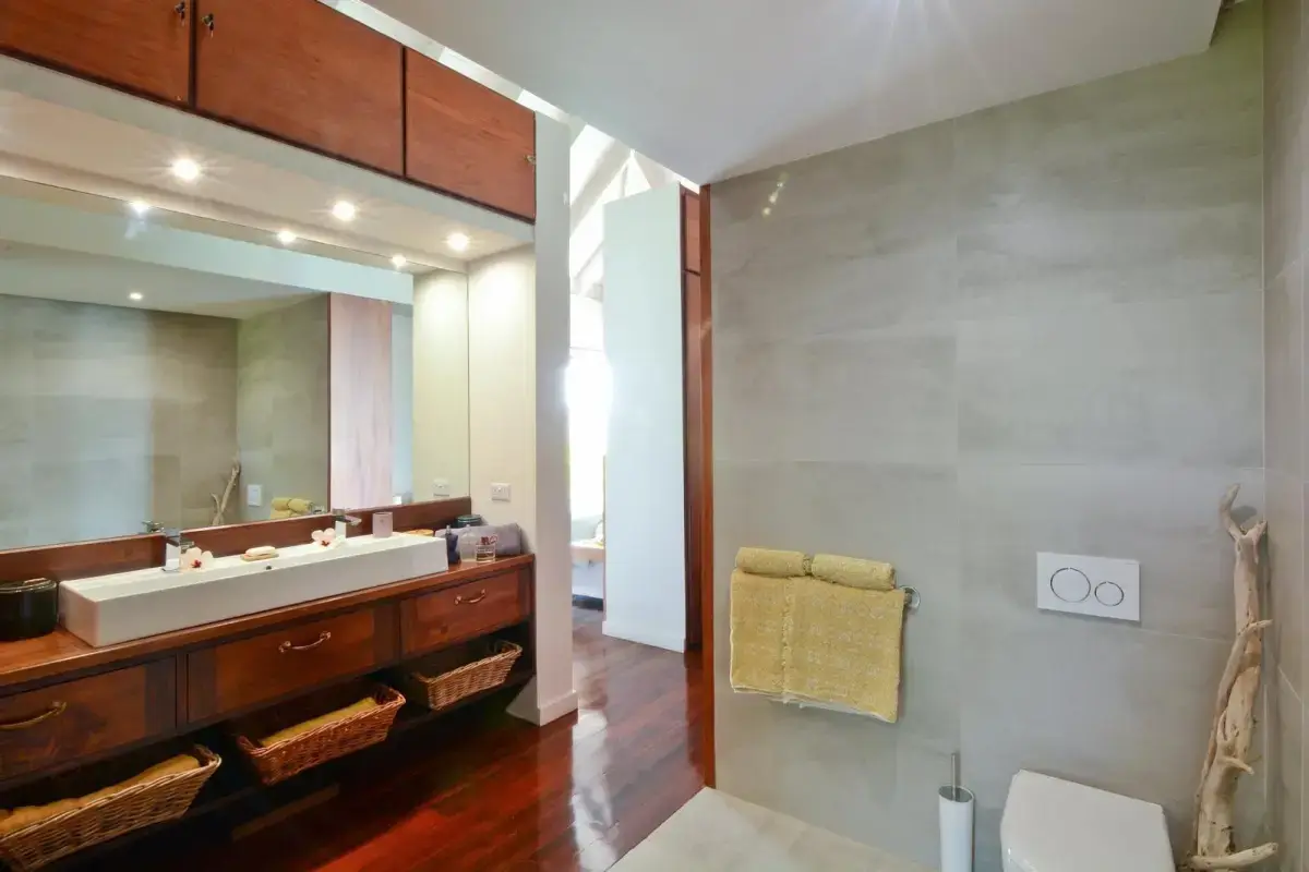  Image of Residential - 3 Bedrooms - 4 Bathrooms for sale in Bequia-Ocar-St. Vincent & the Grenadines, Image 12