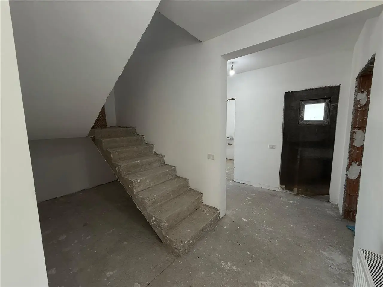 Image of House - 5 Bedrooms - 3 Bathrooms for Sale in Bucuresti Ilfov-Ciorogarla-Romania, Image 1