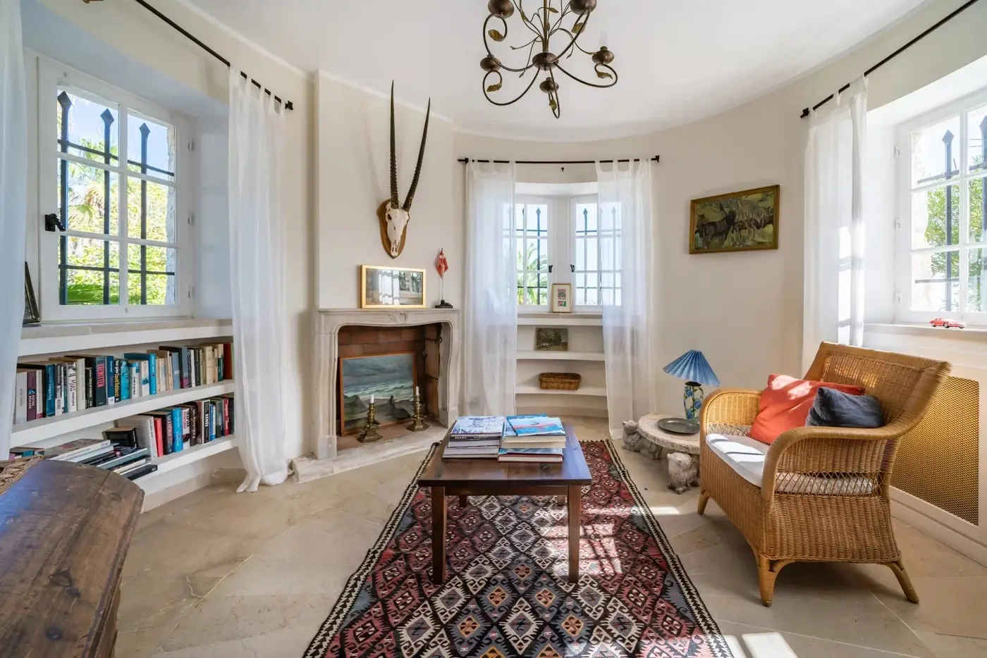  Image of Villa - 6 Bedrooms - 6 Bathrooms for Sale in Alpes-Maritimes-Vence-France, Image 10