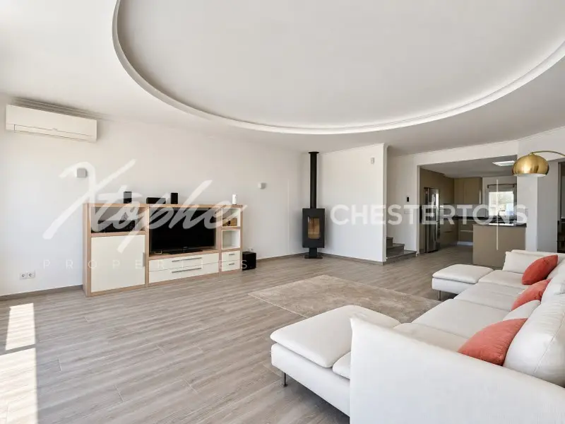 Image of Villa - 3 Bedrooms - 2 Bathrooms for Sale in Faro-Faro-Portugal, Image 4