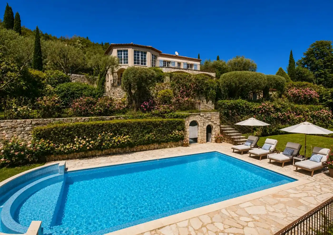 Image of Villa - 6 Bedrooms - 3 Bathrooms for Sale in Alpes-Maritimes-Spéracèdes-France, Image 3