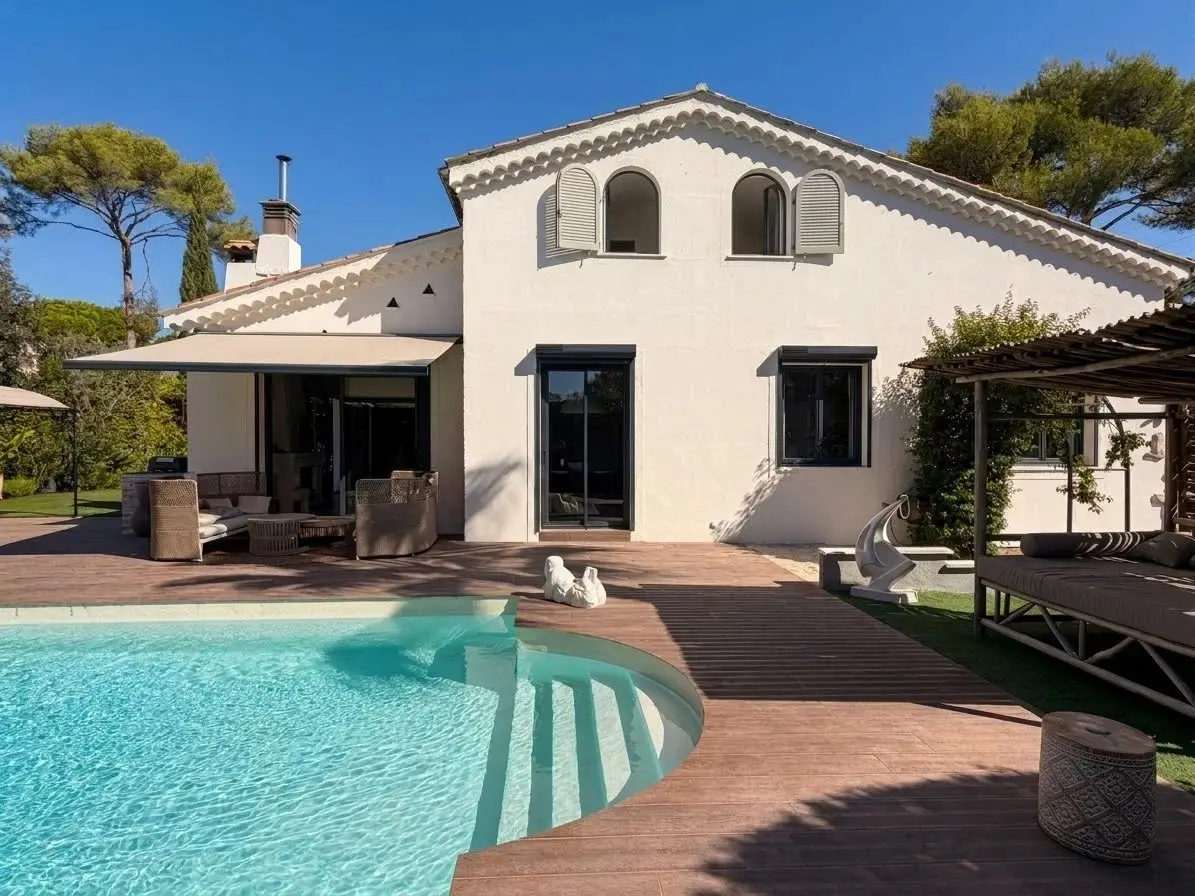 Image of Modern 4-Bedroom Villa with Pool in Mougins