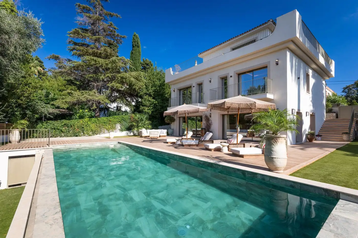Image of Magnificent 5-Bedroom Contemporary Villa in Cannes