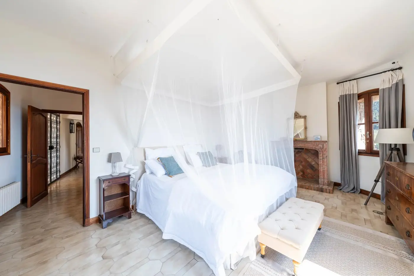  Image of Villa - 12 Bedrooms - 9 Bathrooms for Sale in Alpes-Maritimes-Grasse-France, Image 11