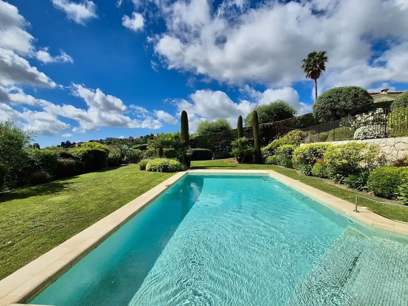 Image of Villa - 4 Bedrooms - 3 Bathrooms for Sale in Alpes-Maritimes-Vence-France, Image 3