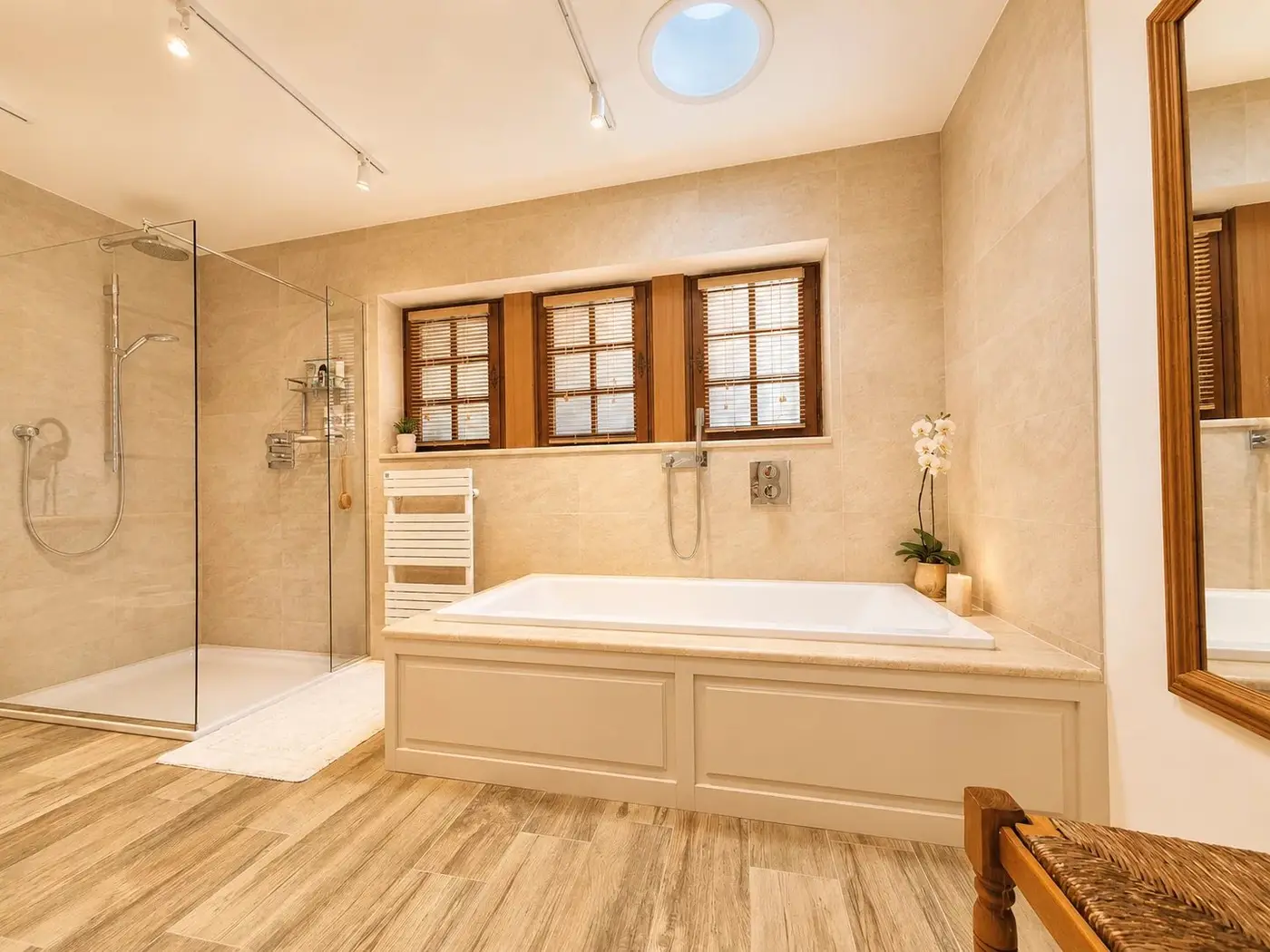  Image of Villa - 6 Bedrooms - 6 Bathrooms for Sale in Alpes-Maritimes-Vence-France, Image 18