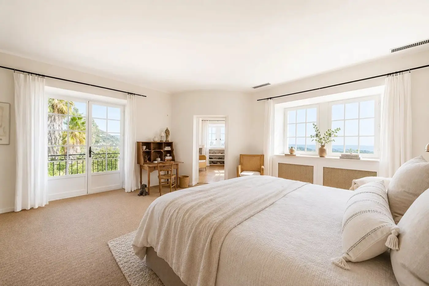  Image of Villa - 6 Bedrooms - 6 Bathrooms for Sale in Alpes-Maritimes-Vence-France, Image 15